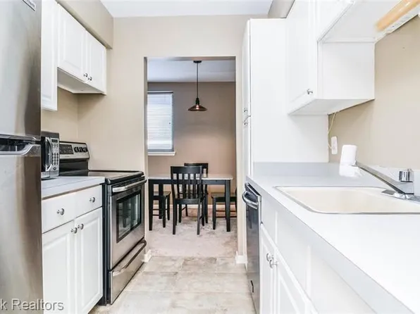 30074 W Twelve Mile Rd, Farmington, MI