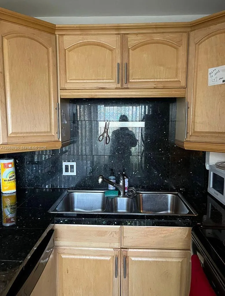 West Trade Condo — Photo 4