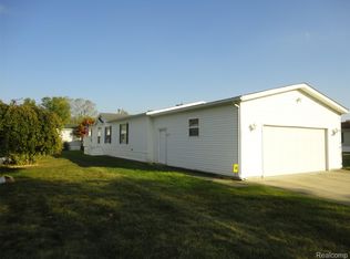 484 Lochgair St, Temperance, MI 48182