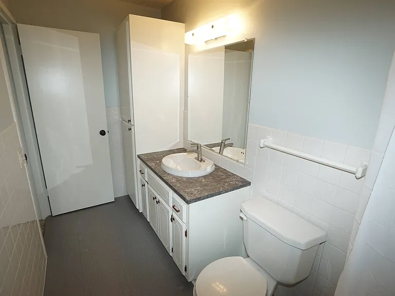 Maple Commons Apartments — Photo 28