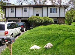 504 Huron Trl, Lake In The Hills, IL 60156