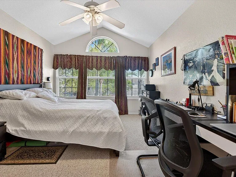 1810 Waterford Dr #6 — Photo 10