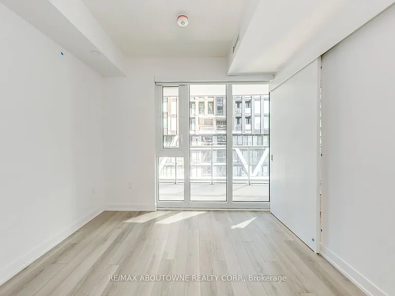 230 Simcoe St #1327 — Photo 14