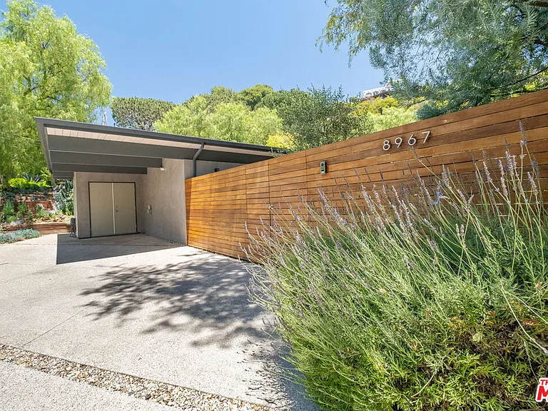 8967 Wonderland Park Ave — Photo 34