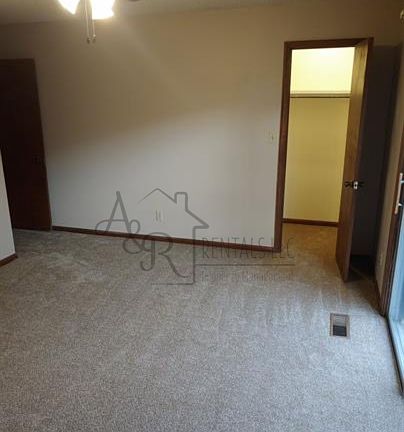 5th image of 2104 S Broadway St #15902702