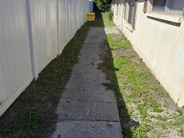 3824 9th St E, Bradenton, FL 34208