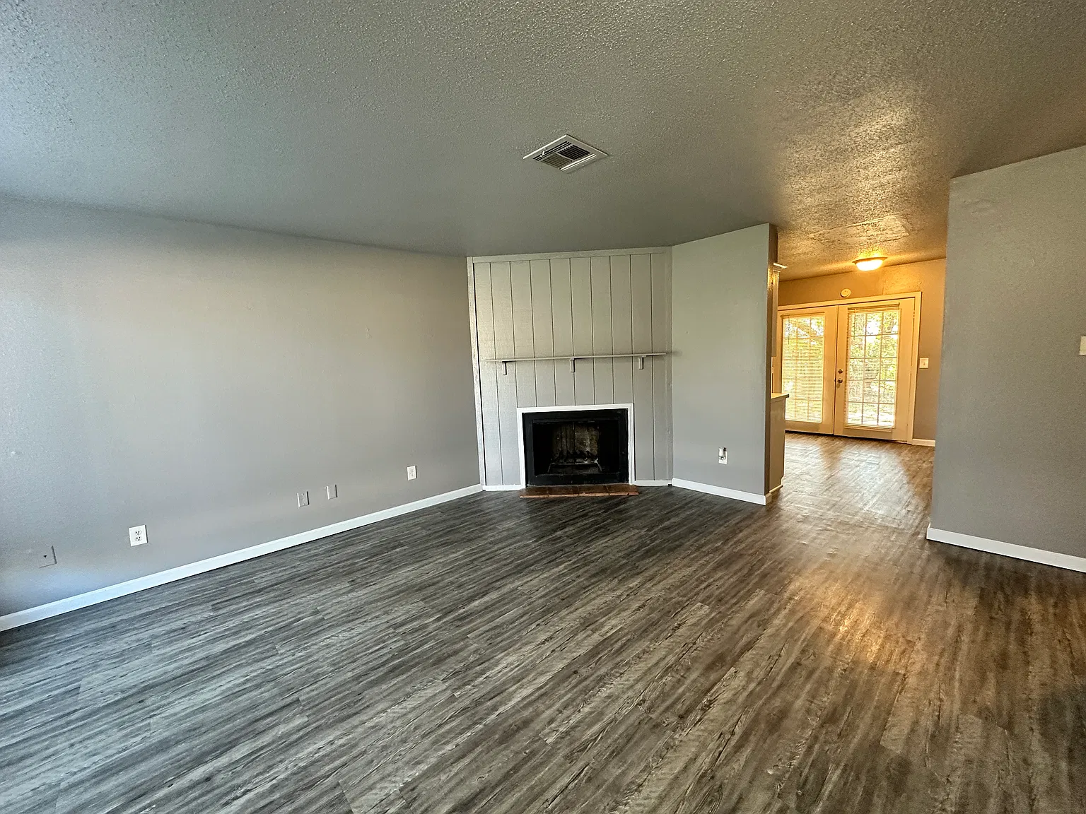 2 bed, 1000 sqft, $1,100 — Photo 2