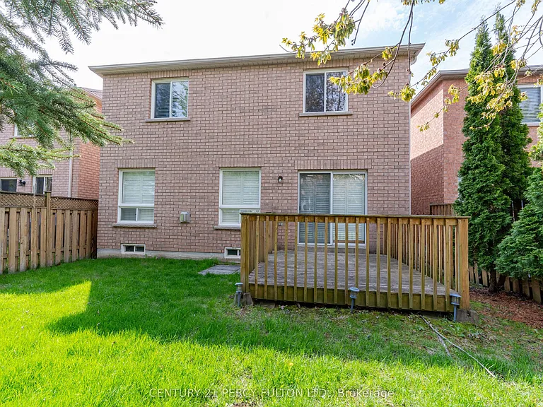 71 Armitage Cres — Photo 39
