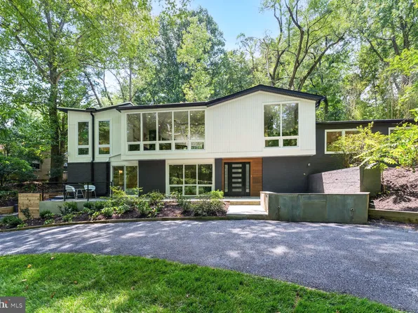 7318 Rippon Rd, Alexandria, VA 22307