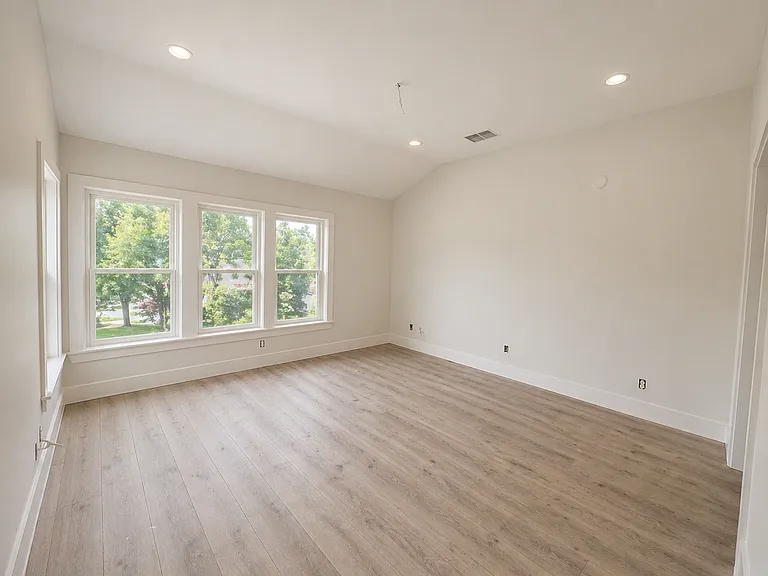 920 Keith Ln — Photo 16