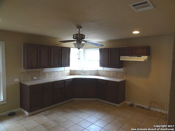 4th image of 407 Avant Ave