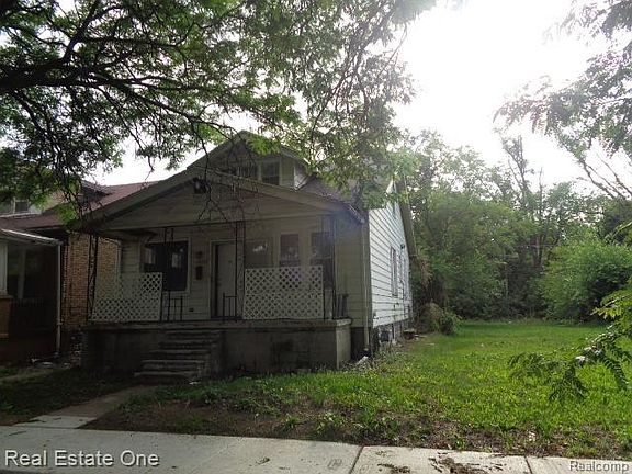 3rd image of 15727 Parkside St
