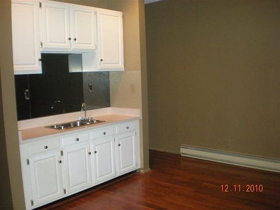 4th image of 7205 N Lakeside Ct