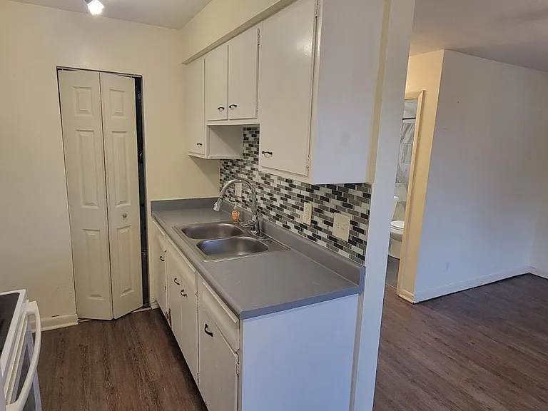 2102 Bickmore Ave — Photo 11