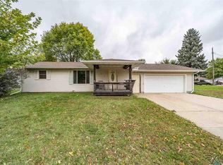 906 W 5th St, Canton, SD 57013