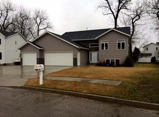 3700 Sandpiper Trl SE, Mandan, ND 58554