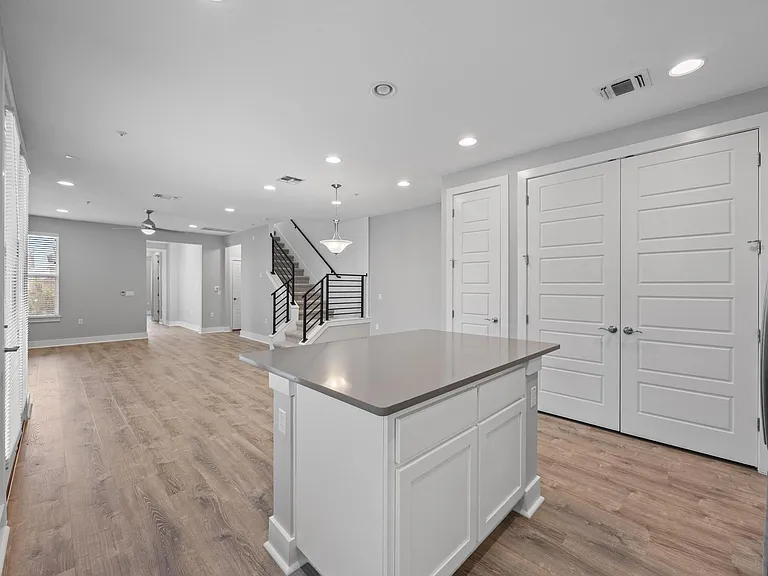 2222 Simond Ave #E — Photo 11