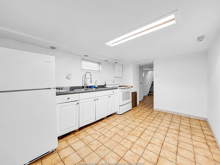 3999 Grand Marais Rd E — Photo 19