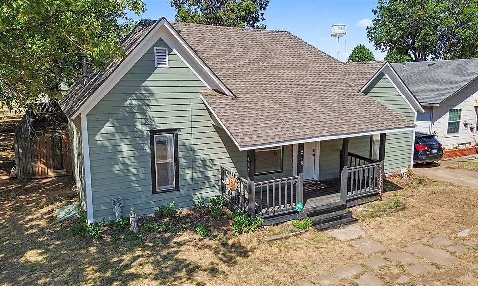 1st image of 218 W Adams St