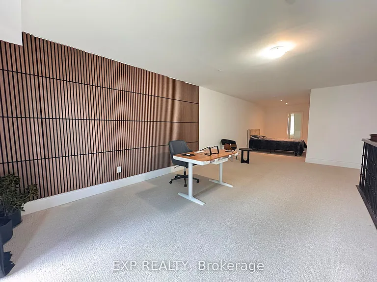 99 Hunt Ave — Photo 9