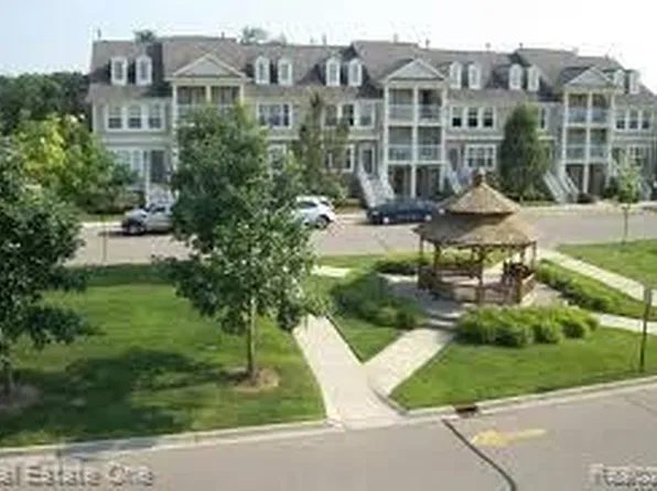 200 Park Green Dr #76, Lake Orion, MI 48362