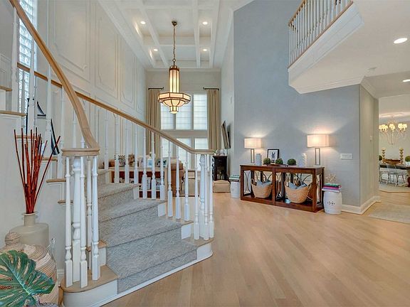 2nd image of 4 Cove Ln