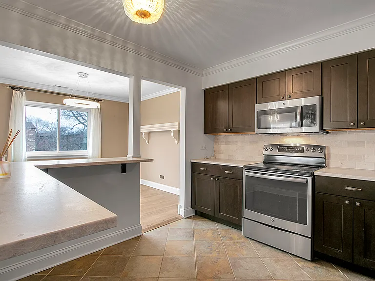 1002 Castilian Ct #302 — Photo 7