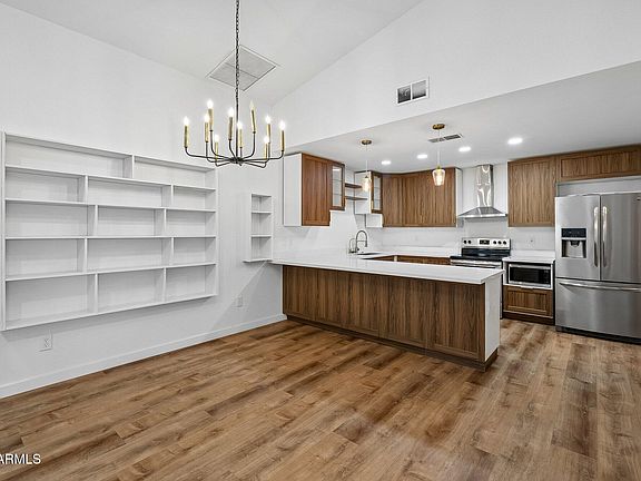 3rd image of 1523 W MISSION Drive