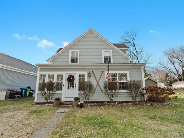 1556 Malcolm St, West Bloomfield, MI 48324