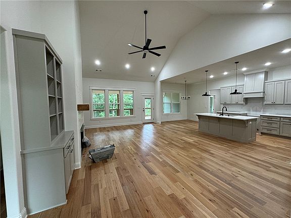 4th image of 14 Ingleborough Dr
