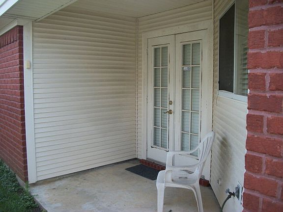 2nd image of 304 Shannon Ln