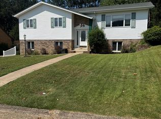61 Sun Valley Dr, Glen Dale, WV 26038