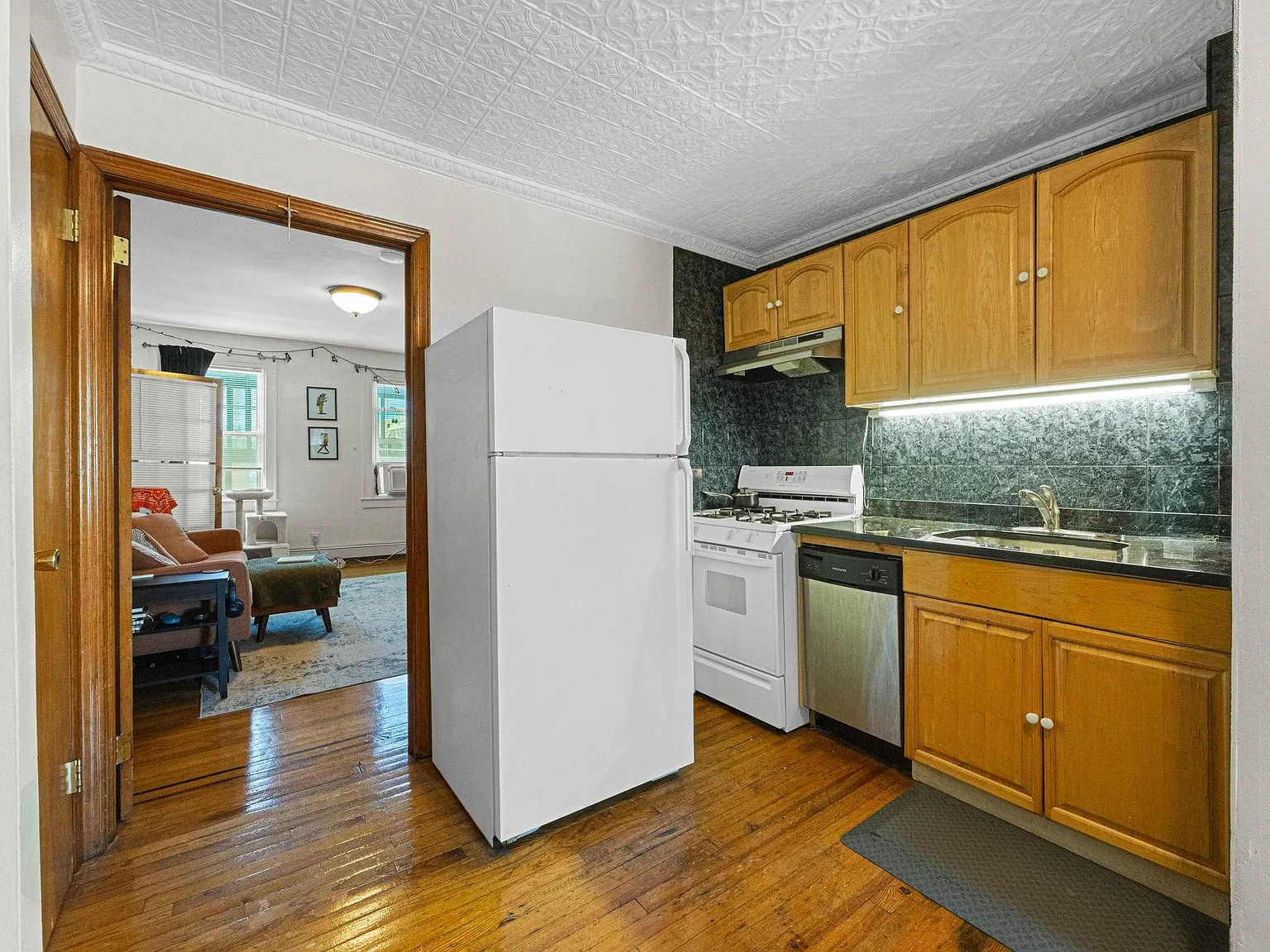 2 bed, 1.0 bath, $3,500 — Photo 4