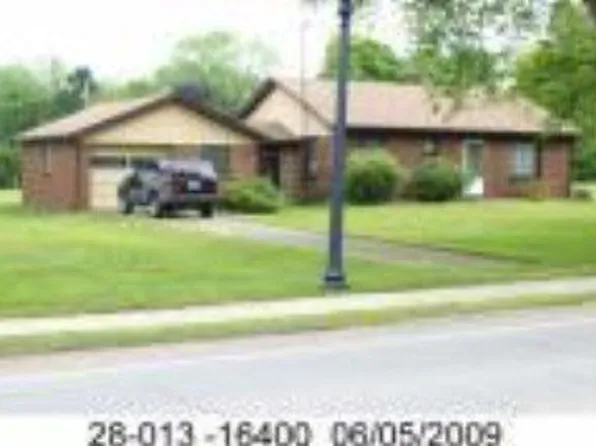 119 Fuller Dr NE, Warren, OH 44484