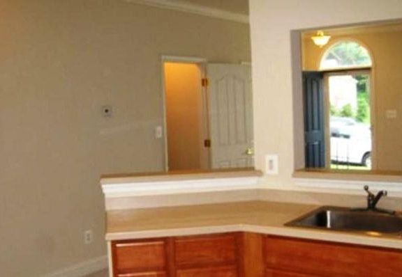 5th image of 626 Berwick Ct