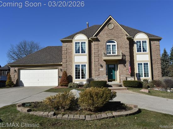 17389 Maple Hill Dr, Northville, MI 48168