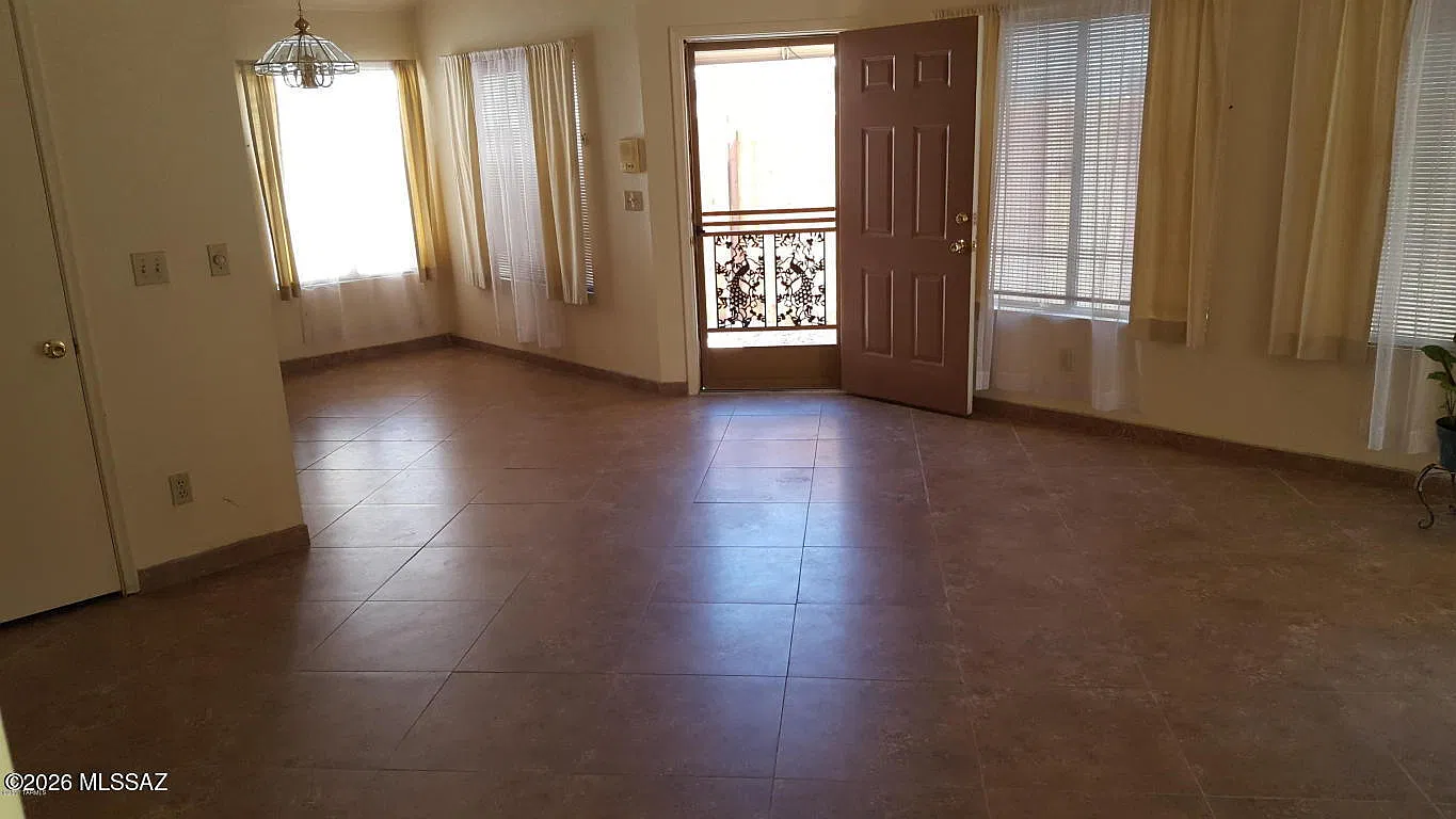 3 bed, 2.0 bath, 1133 sqft, $1,645 — Photo 4