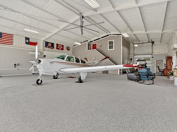 3rd image of 4103 King Air Ct