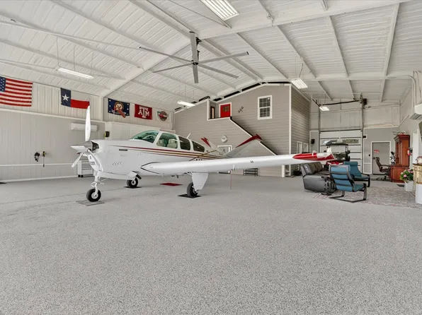 4103 King Air Ct, Granbury, TX 76049