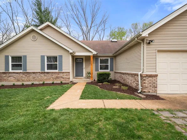 2532 Elm Forest Ct, Ballwin, MO 63011