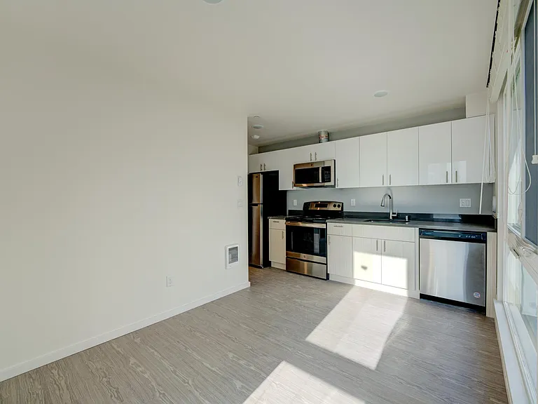 Viola Apartments — Photo 57