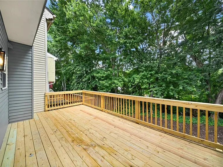 1105 Wedgewood Way — Photo 8