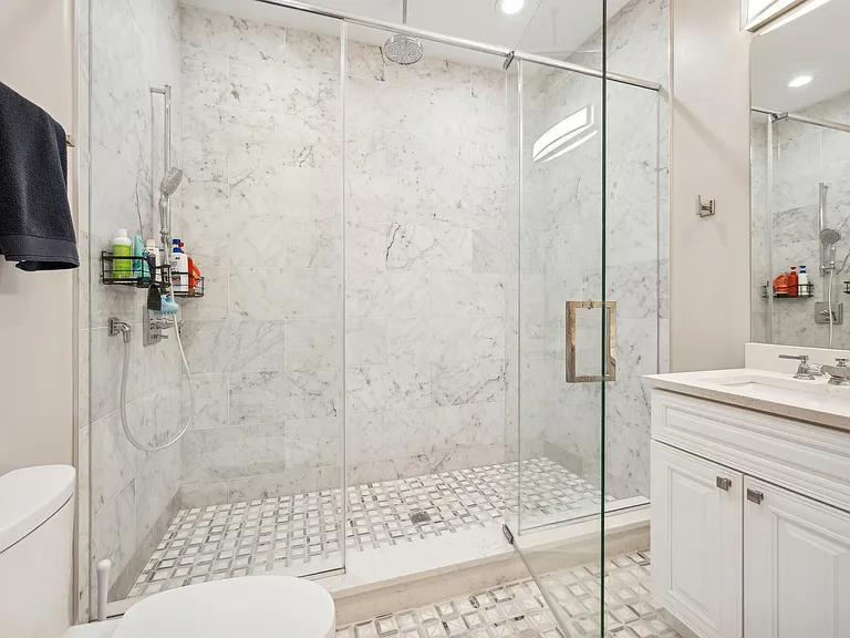 1214 W Fletcher St #11 — Photo 18