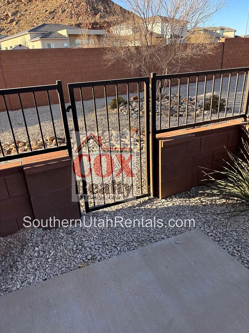 4 bed | 2 1/2 bath | 2 car garage in Desert Canyon with washer/dryer/fridge — Photo 2