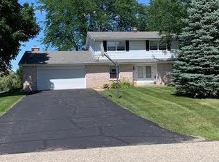 516 Heather Ln, Wales, WI 53183