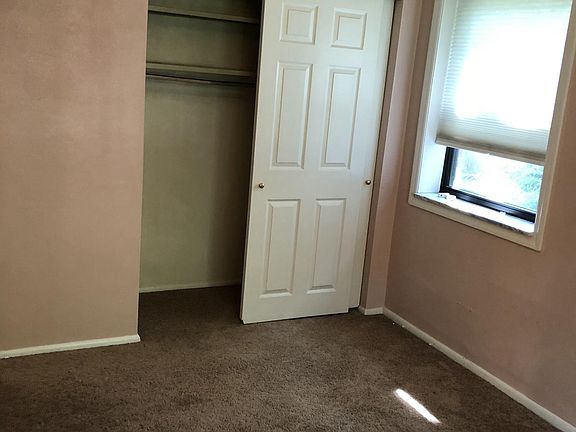 3rd image of 1411 Hawthorne Pl