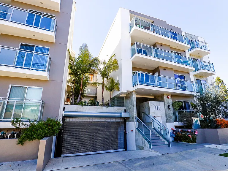 Street View of Kings Court by Wiseman