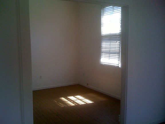 3rd image of 4907 Dauphine St