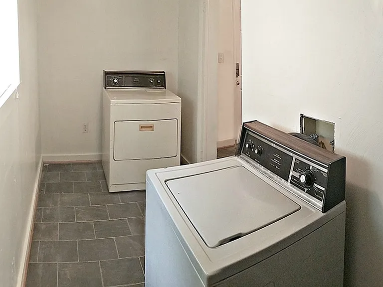 832 48th St — Photo 9