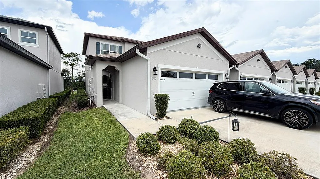 3 bed, 2.5 bath, 1830 sqft, $2,200 — Photo 2